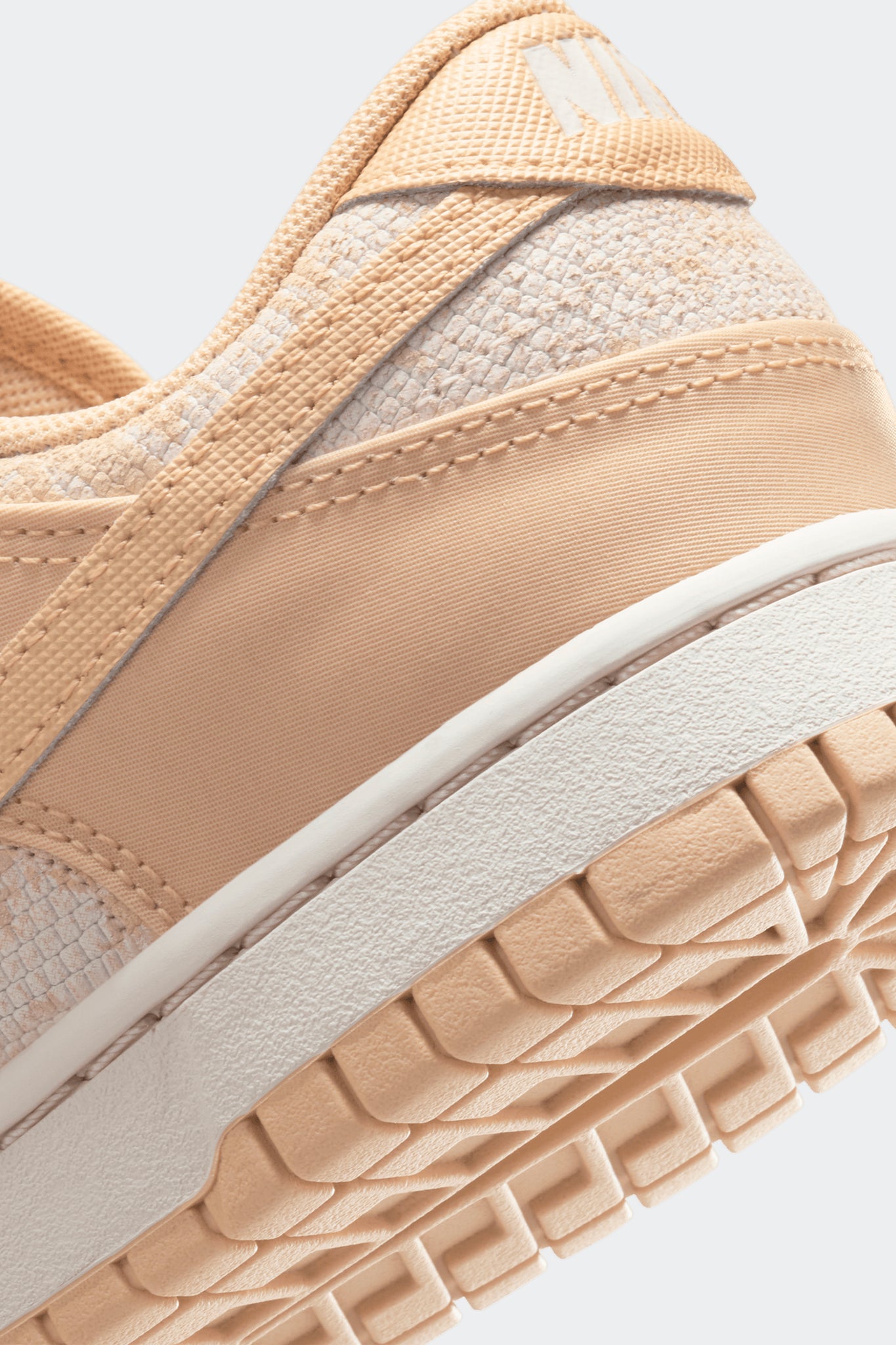 W DUNK LOW